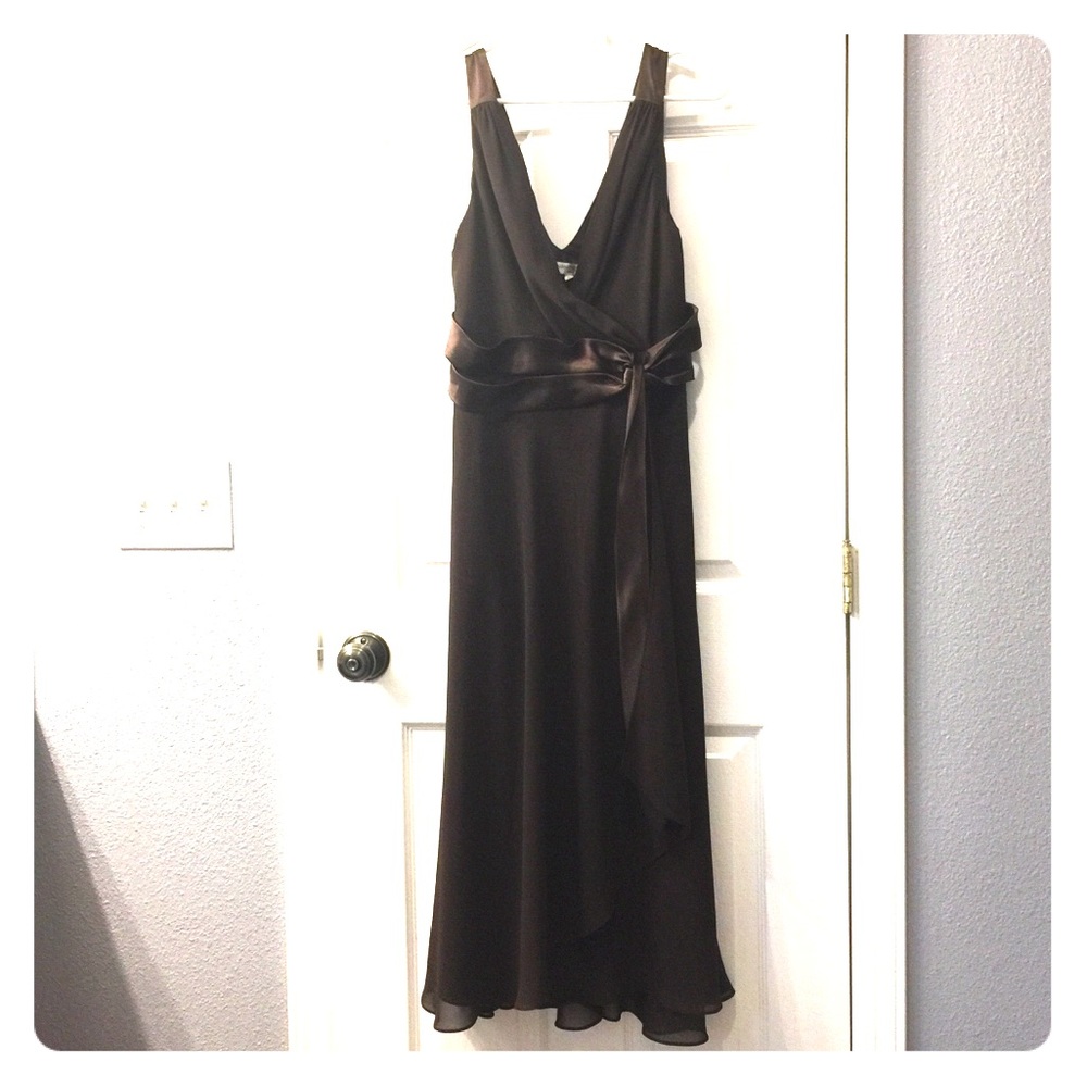 Evening dress with sash